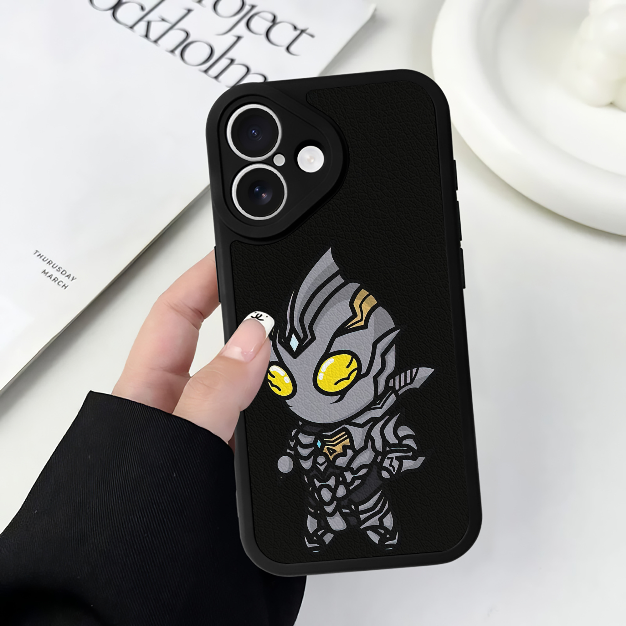 （画像用） ウルトラマン Ultraman 【iPhone 16シリーズ対応】シリコンスマホケース（レザー調） 材質：シリコン